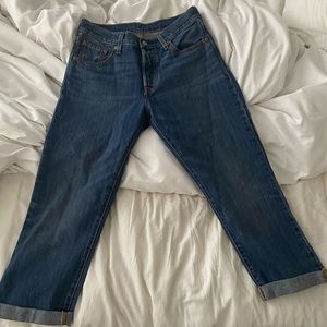 Woman’s Levis 501 W25 un hemmed